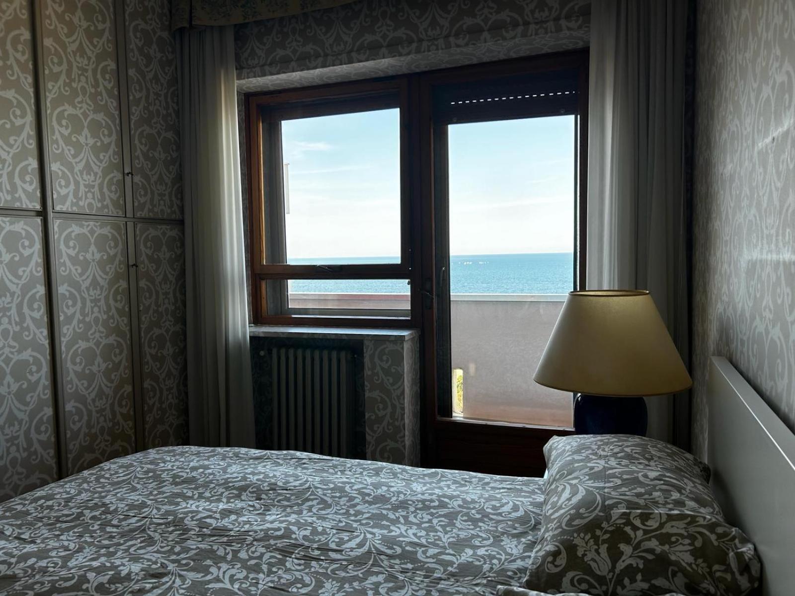 Front - 3 Bedrooms Apartamento Bari