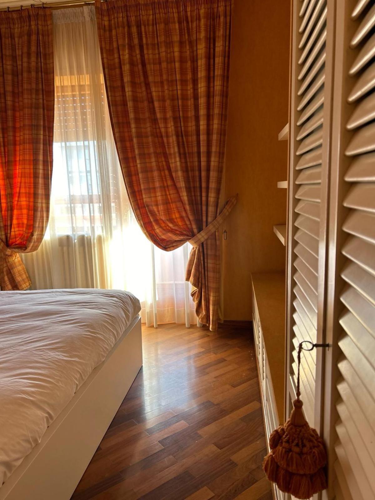 Front - 3 Bedrooms Apartamento *