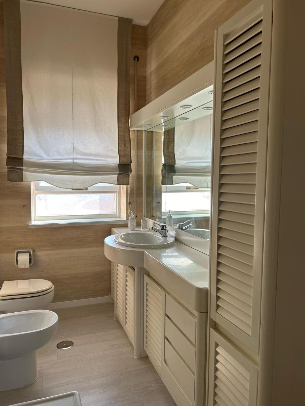 Front - 3 Bedrooms Apartment