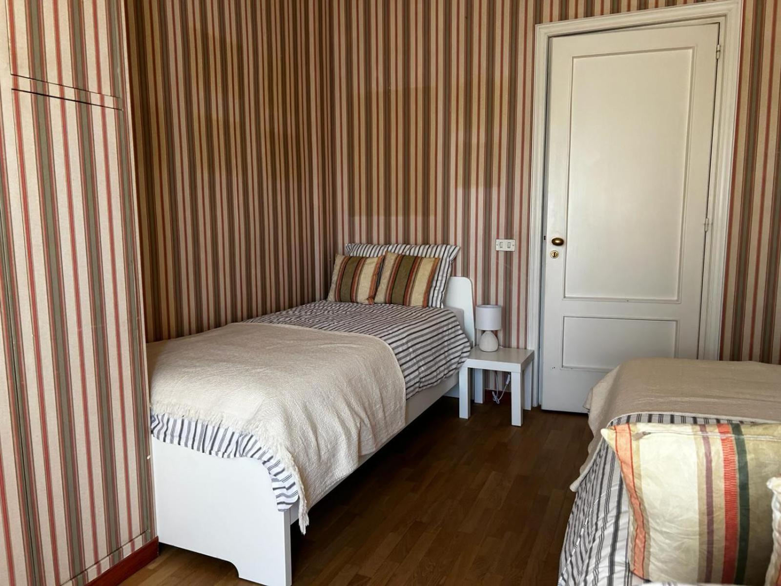 Front - 3 Bedrooms Apartment