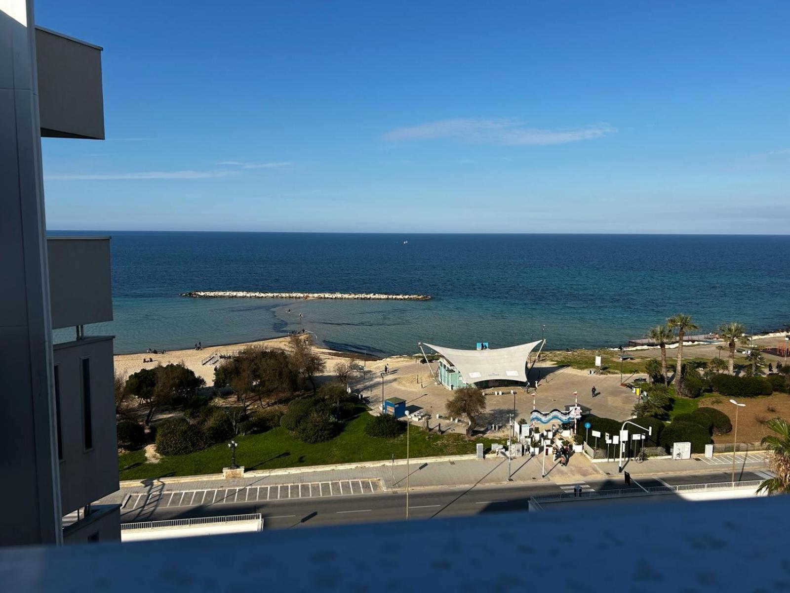 Front - 3 Bedrooms Apartamento Bari
