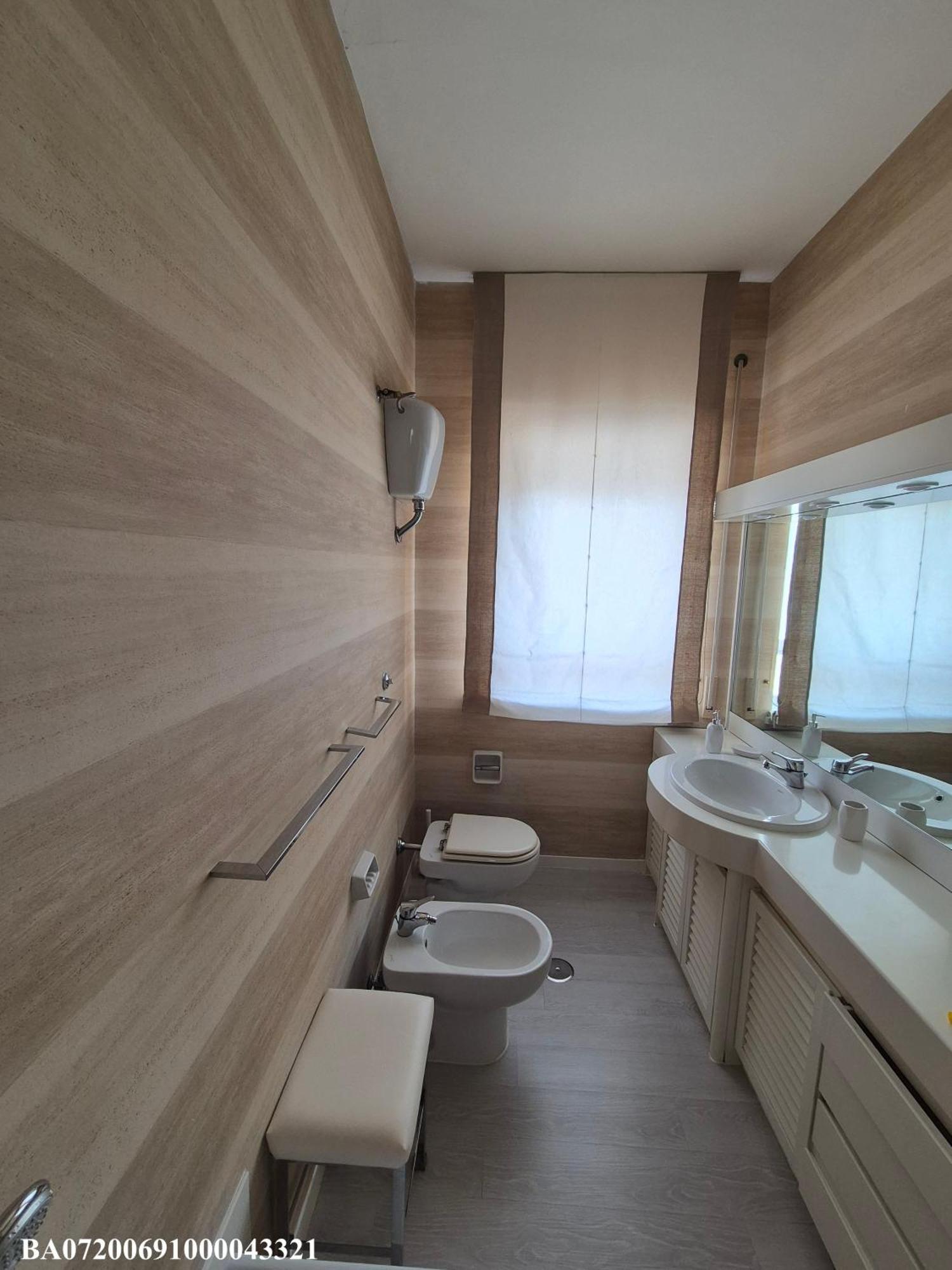 Front - 3 Bedrooms Bari