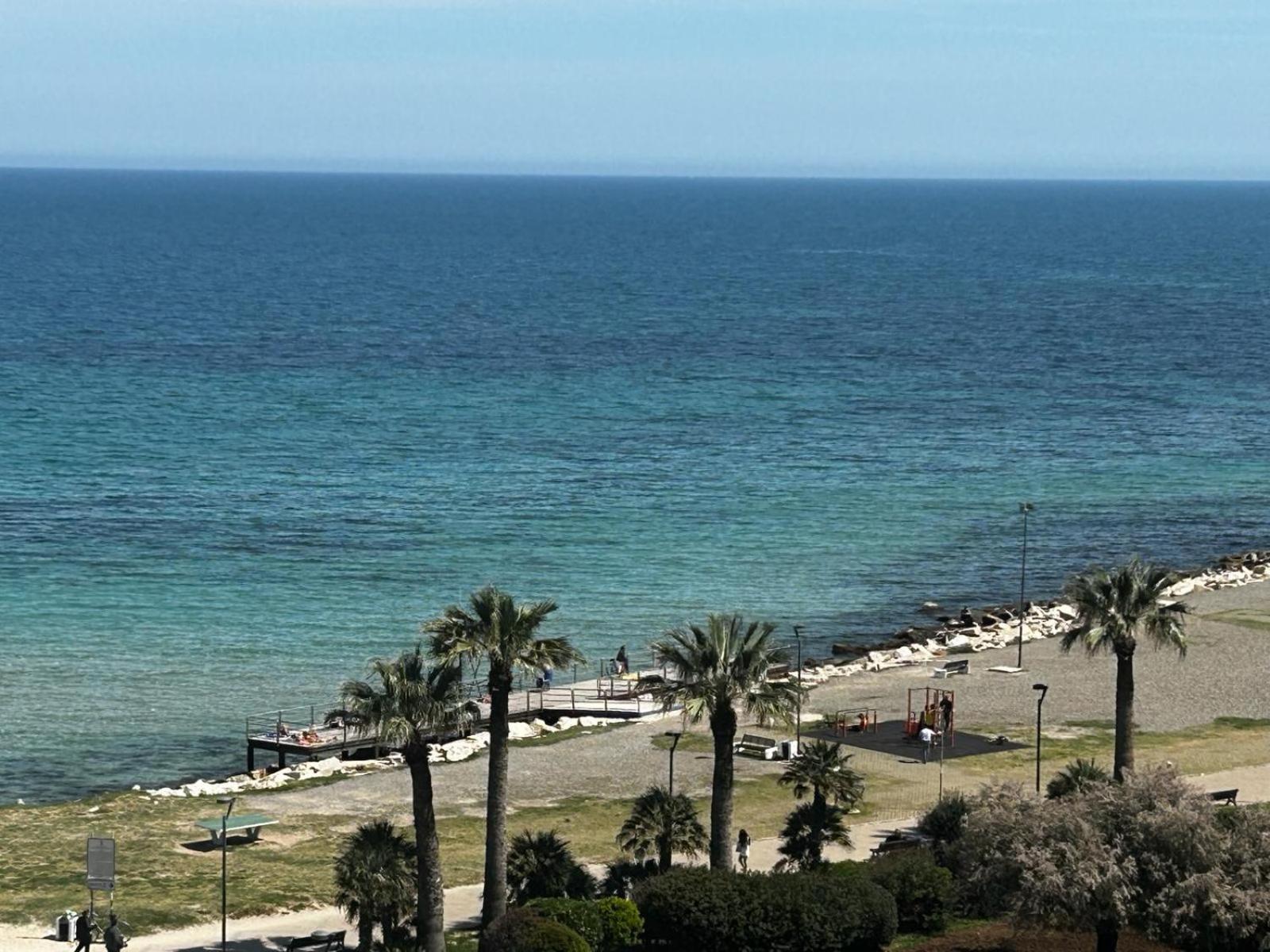 Front - 3 Bedrooms Apartamento Bari